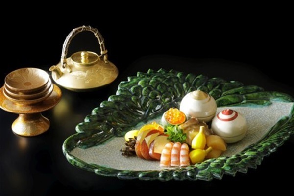 おせち 2026 ｜ 5人前 寿 二段重 | 京都吉兆の贈りもの